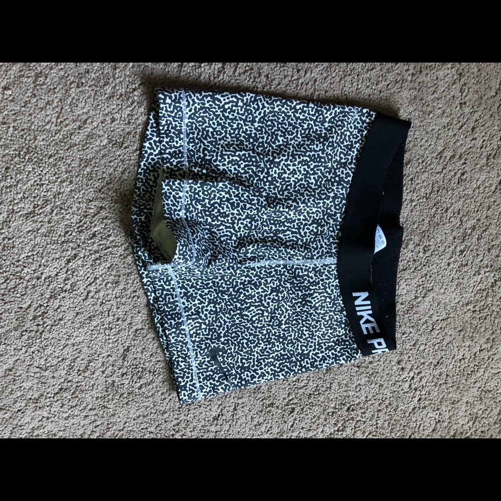 Spotted black and white spandex